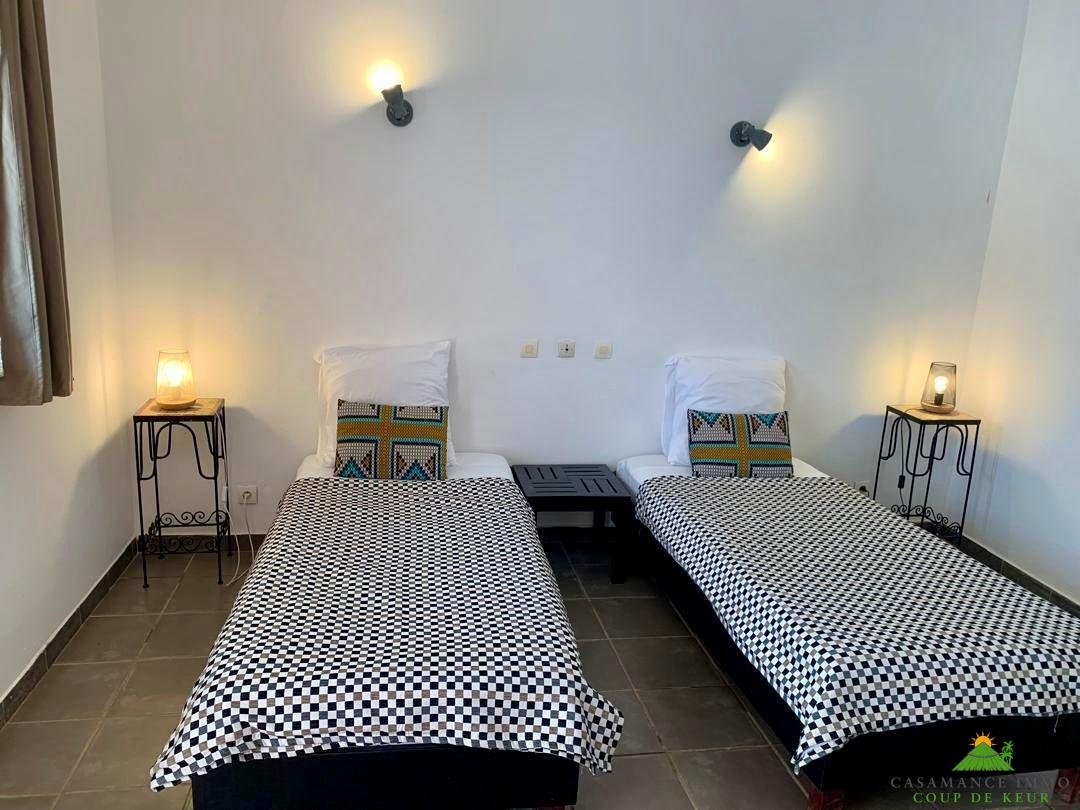 ff42603b-4680-4f2b-a3ba-658c438069be (1)