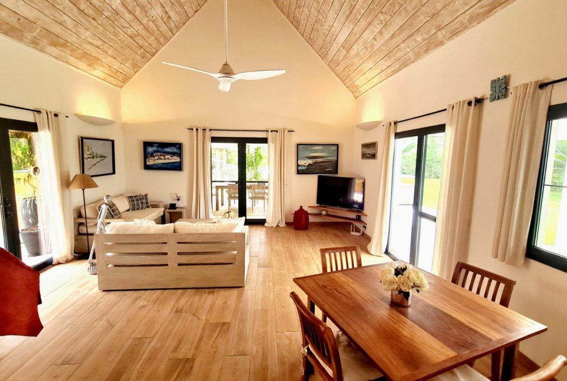 À 200 mètres du bord de mer, rare, dans environnement exceptionnel, villa de 4/5 chambres, rénovation de qualité