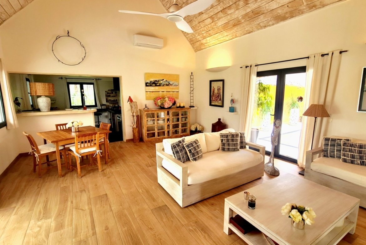 À 200 mètres du bord de mer, rare, dans environnement exceptionnel, villa de 4/5 chambres, rénovation de qualité