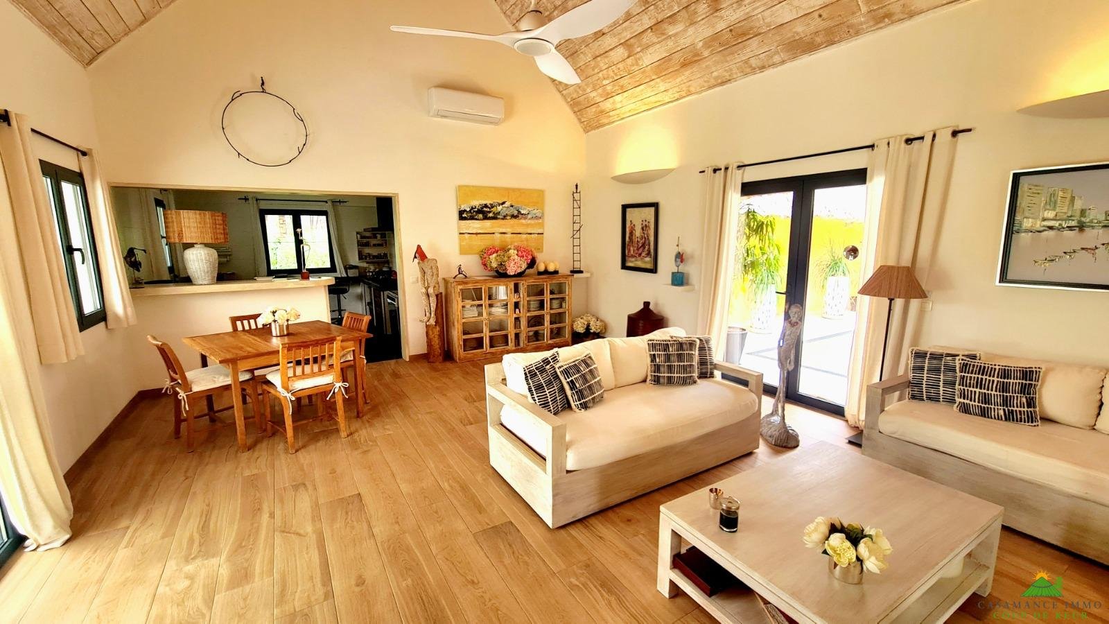 À 200 mètres du bord de mer, rare, dans environnement exceptionnel, villa de 4/5 chambres, rénovation de qualité
