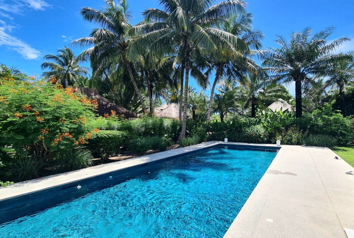 À 200 mètres du bord de mer, rare, dans environnement exceptionnel, villa de 4/5 chambres, rénovation de qualité