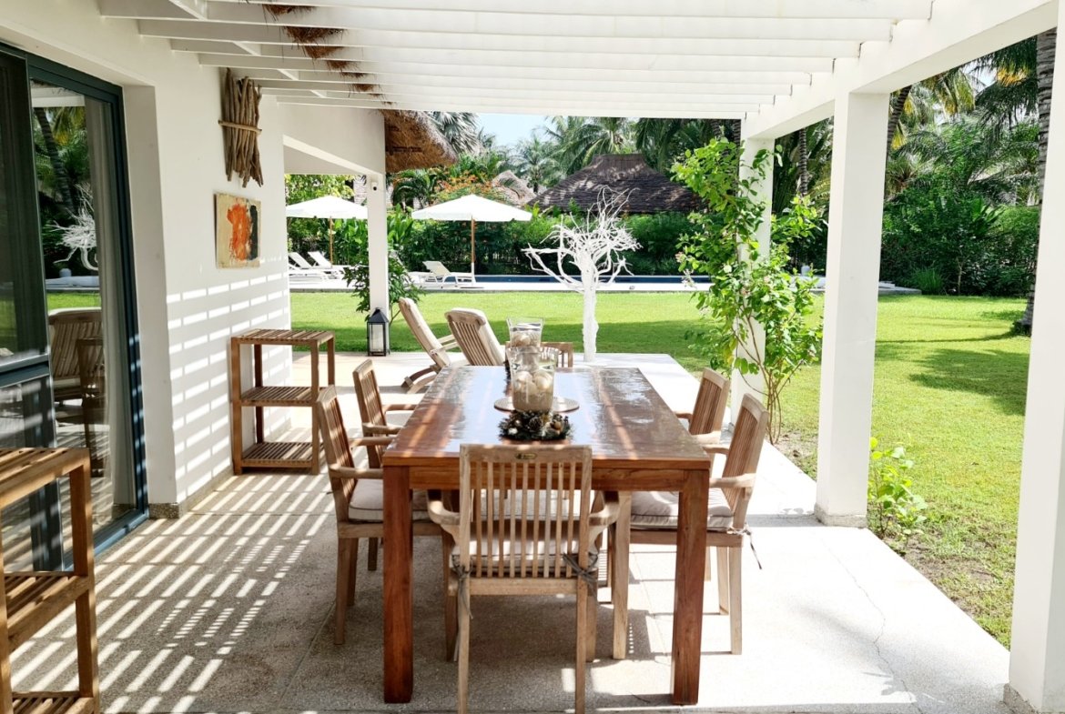 À 200 mètres du bord de mer, rare, dans environnement exceptionnel, villa de 4/5 chambres, rénovation de qualité