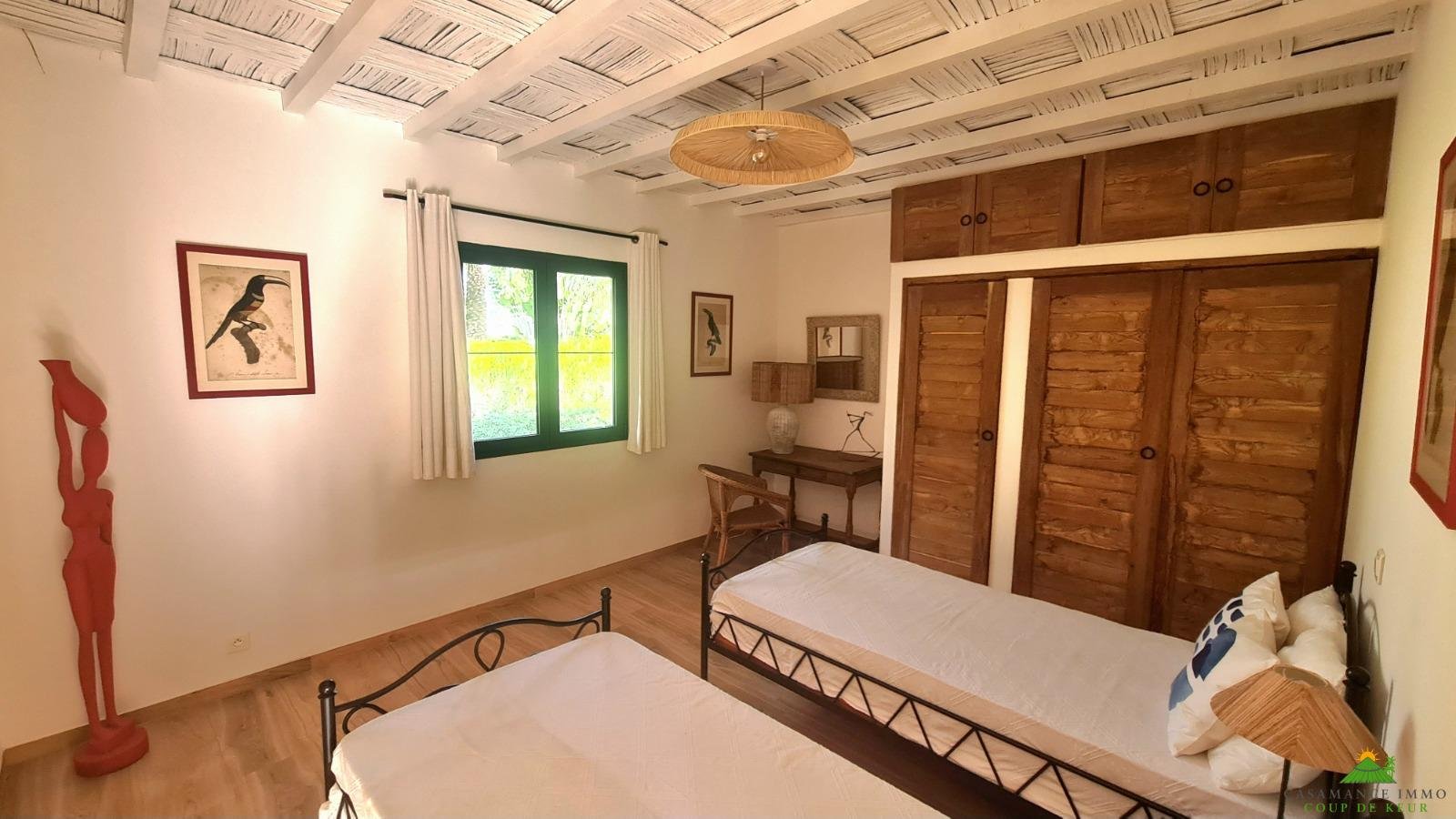 À 200 mètres du bord de mer, rare, dans environnement exceptionnel, villa de 4/5 chambres, rénovation de qualité