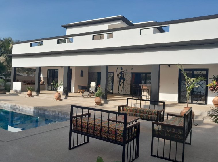 Esthétique, Symbolique et Pratique : le concept ambitieux d’une villa au deuxieme rang où la qualité se conjugue avec le bon gôut .