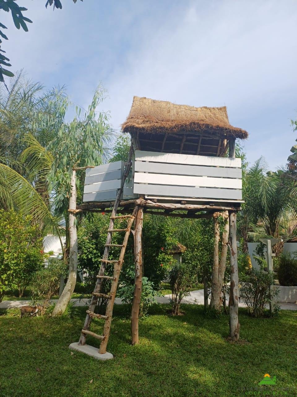 36471203-8661-4812-9423-a8a589b3bd13 Une résidence de vacances de charme avec sa piscine lagon dans un jardin tropical luxuriant.