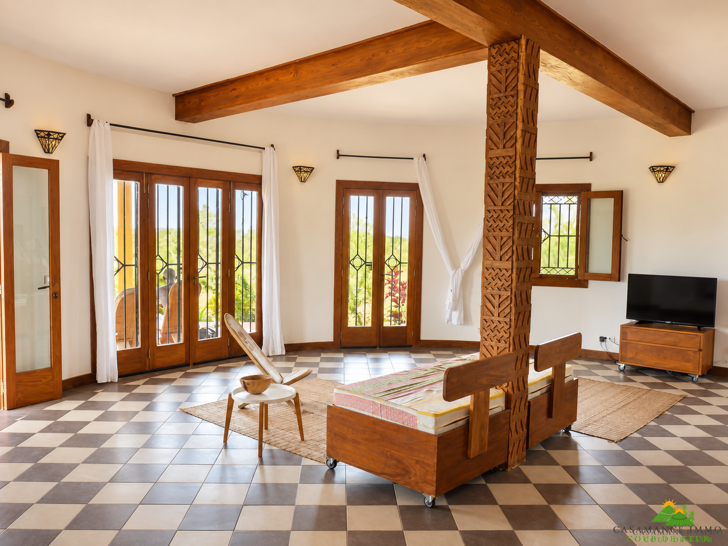 A SAISIR une superbe opportunité                                          Le gout de l’exigence grande maison de charme sur 5500m² de terrain surplombant l’océan