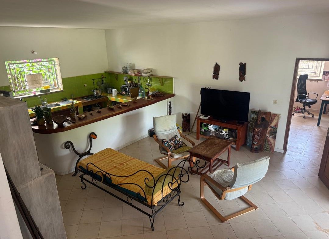 A deux pas de la plage, cette propriété séduit par son atmosphère conviviale et son potentiel d’accueil , que ce soit pour des séjours en famille, entre amis, ou dans le cadre d’une maison d hôtes