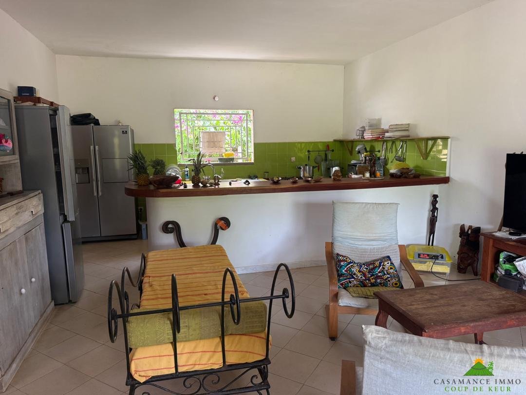 A deux pas de la plage, cette propriété séduit par son atmosphère conviviale et son potentiel d’accueil , que ce soit pour des séjours en famille, entre amis, ou dans le cadre d’une maison d hôtes