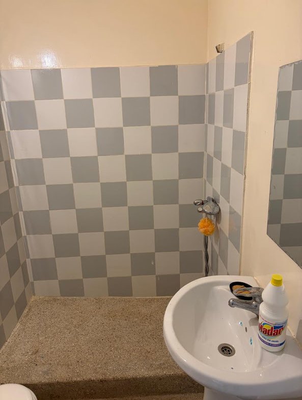 A saisir  Urgent : Charmante maison en résidence à Kabrousse, face à la  piscine commune, à 2 pas de la plage;