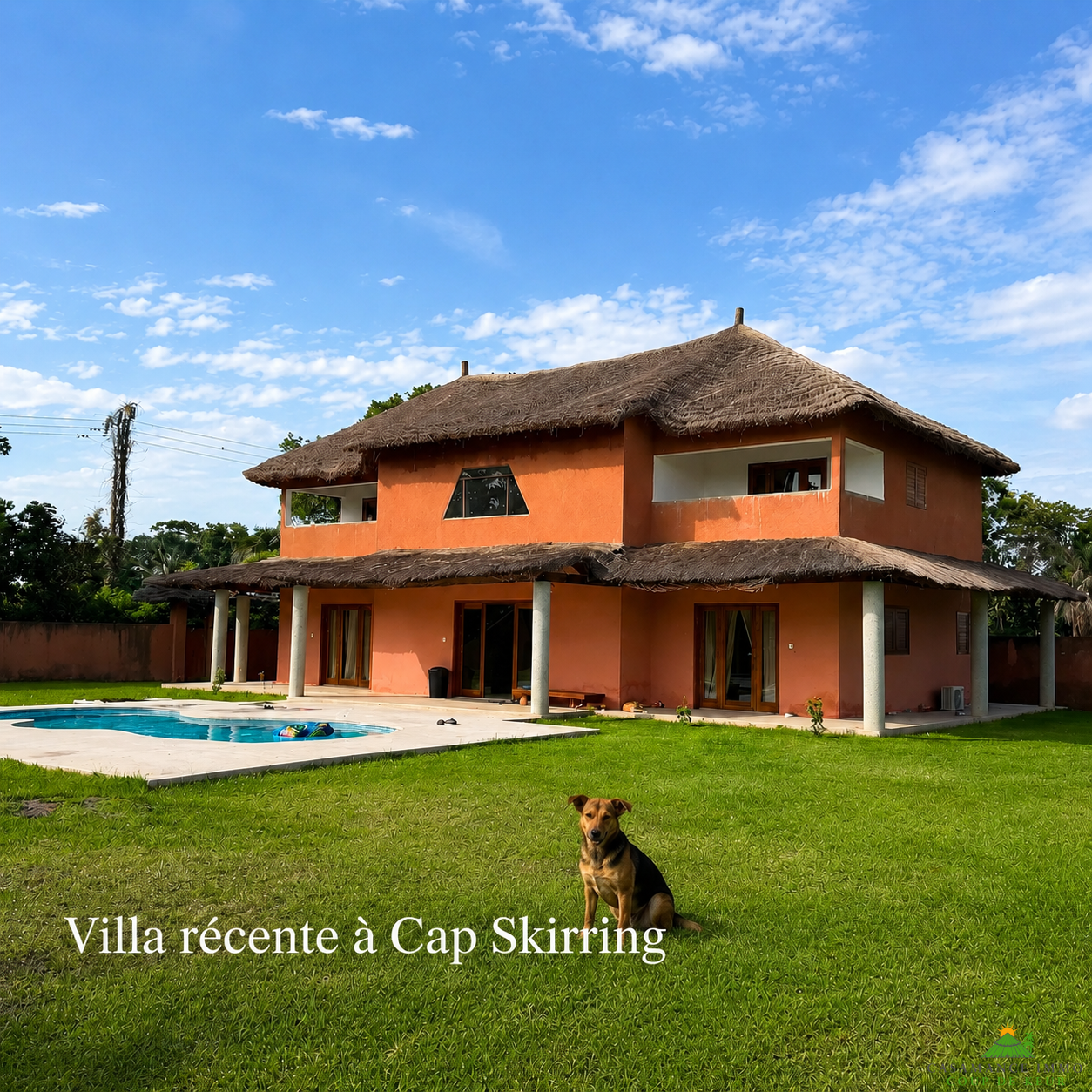 Située à Boucotte de 1400 m2, sur le Titre Foncier de la Basse Casamance, cette  propriété à l’architecture moderne et intégrée, offre de beaux volumes,