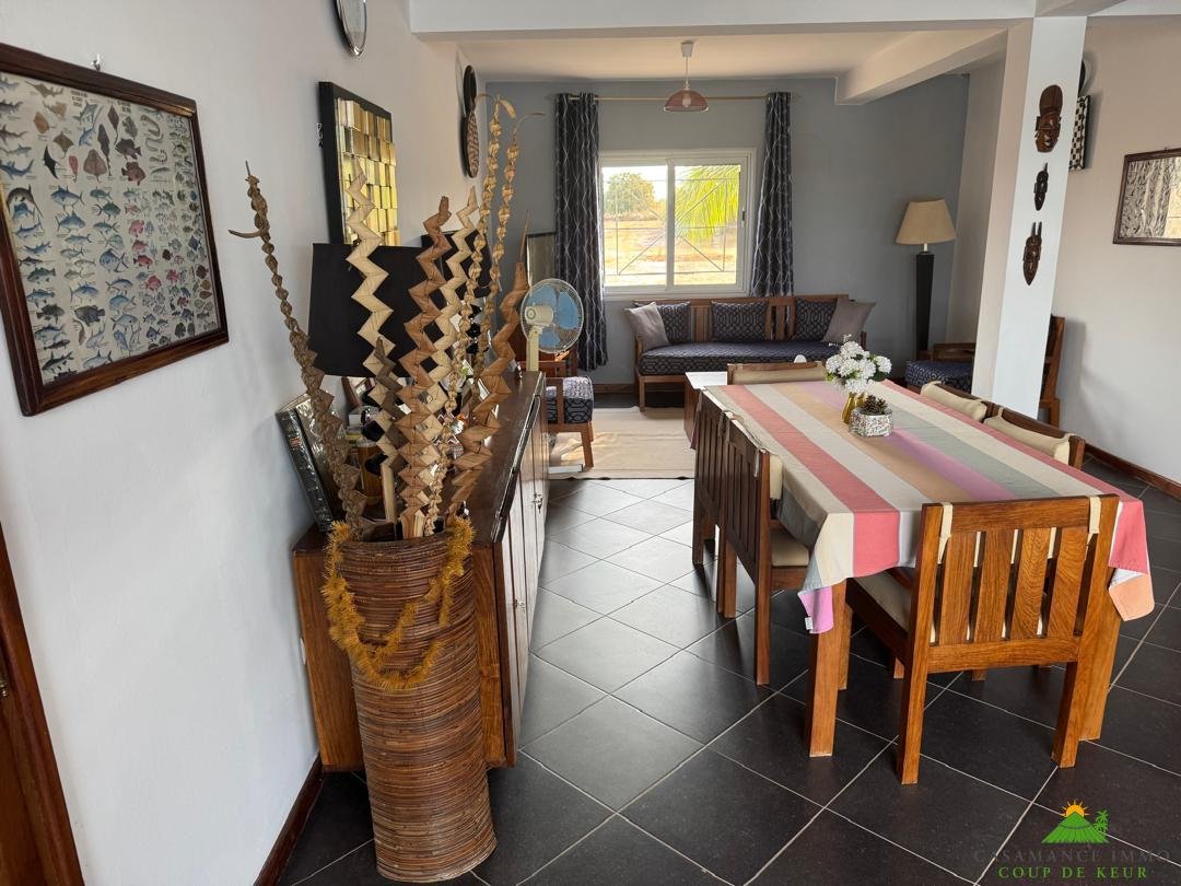 WhatsApp Image 2026-10-23 at 10.58.19 Nouveau, insolite dans le secteur du Cap Skirring :une maison (2 chambres) sur Pilotis surplombant les bolongs