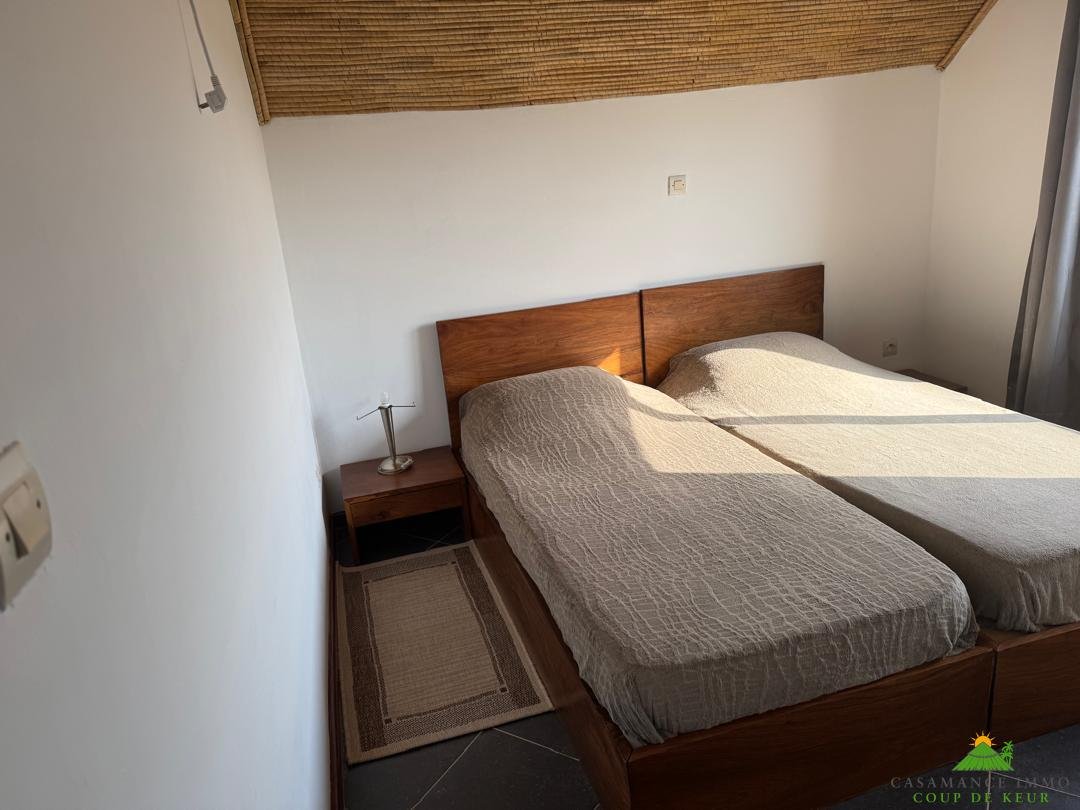 Nouveau, insolite dans le secteur du Cap Skirring :une maison (2 chambres) sur Pilotis surplombant les bolongs