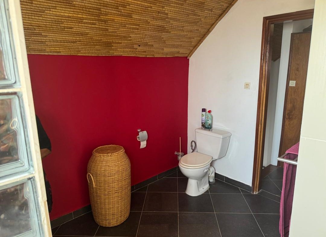 Nouveau, insolite dans le secteur du Cap Skirring :une maison (2 chambres) sur Pilotis surplombant les bolongs
