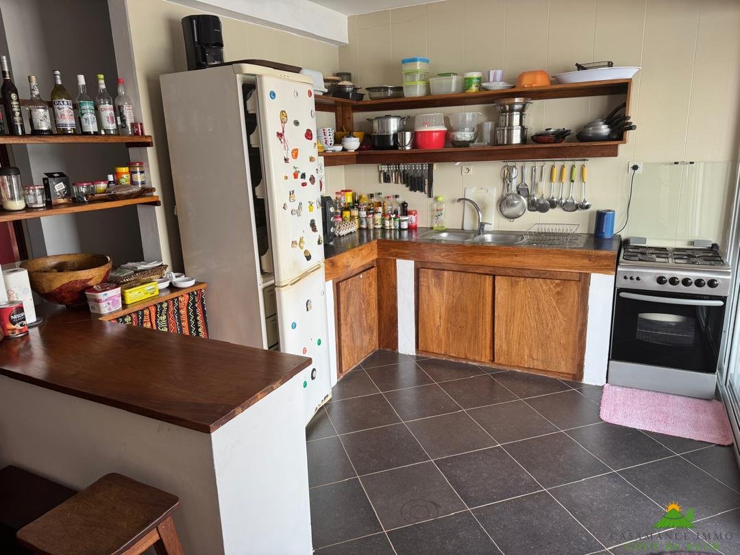Nouveau, insolite dans le secteur du Cap Skirring :une maison (2 chambres) sur Pilotis surplombant les bolongs