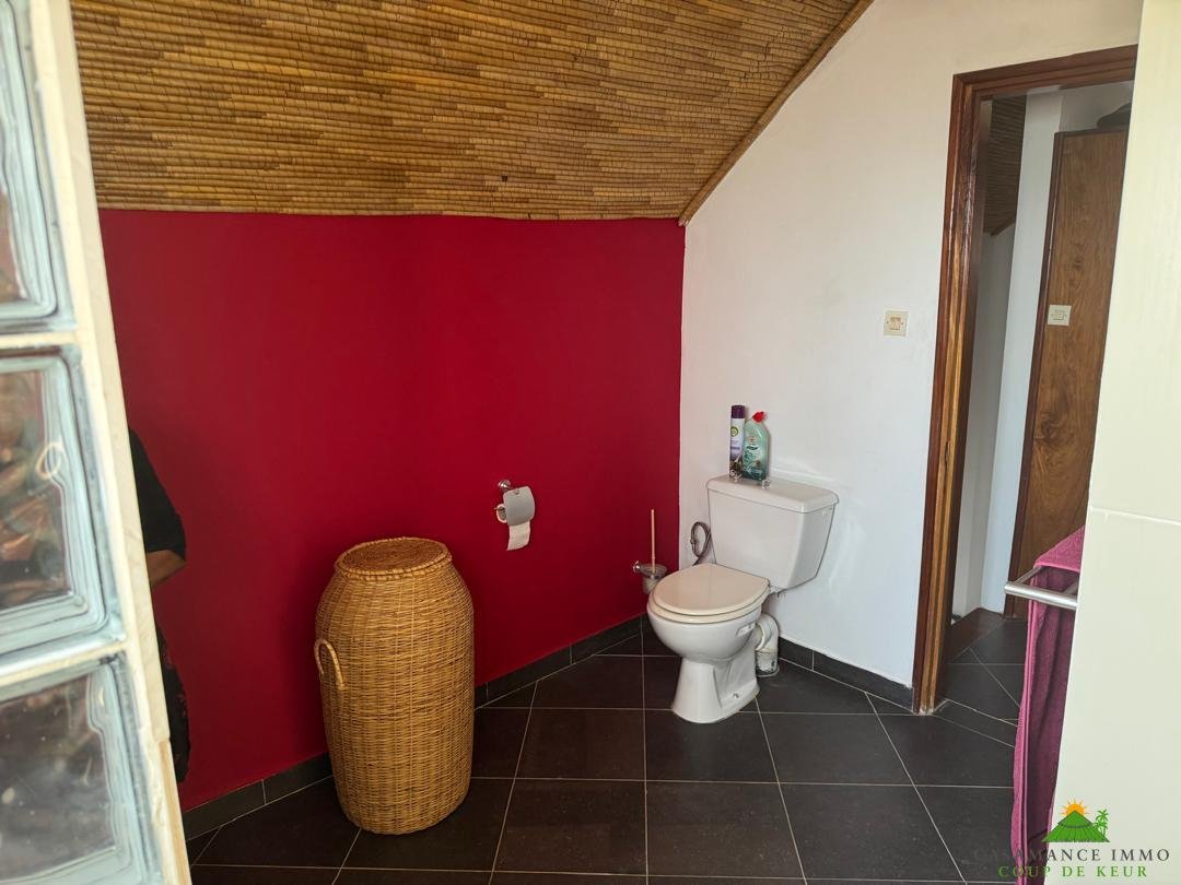 Nouveau, insolite dans le secteur du Cap Skirring :une maison (2 chambres) sur Pilotis surplombant les bolongs