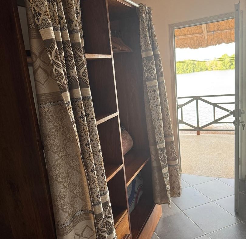 Nouveau, insolite dans le secteur du Cap Skirring :une maison (2 chambres) sur Pilotis surplombant les bolongs
