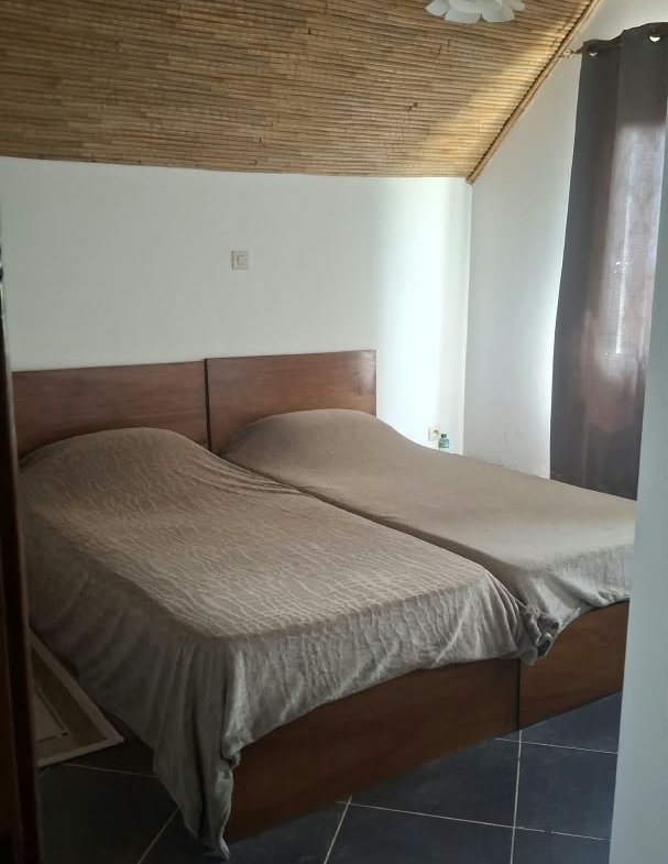 Nouveau, insolite dans le secteur du Cap Skirring :une maison (2 chambres) sur Pilotis surplombant les bolongs