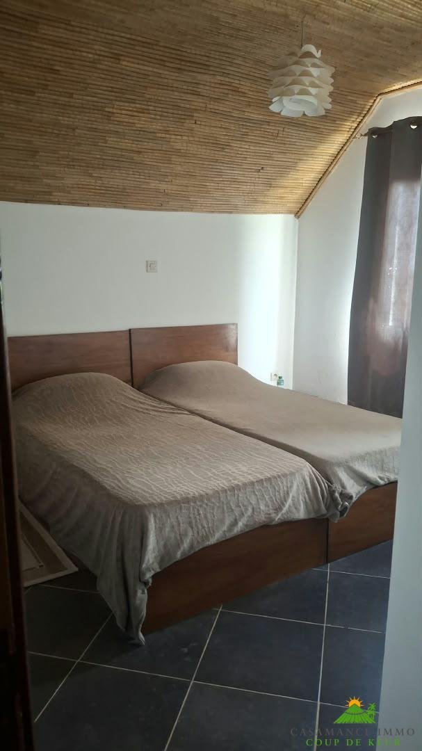 Nouveau, insolite dans le secteur du Cap Skirring :une maison (2 chambres) sur Pilotis surplombant les bolongs