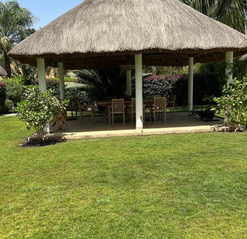 À 200 mètres du bord de mer, rare, dans environnement exceptionnel, villa de 4/5 chambres, rénovation de qualité
